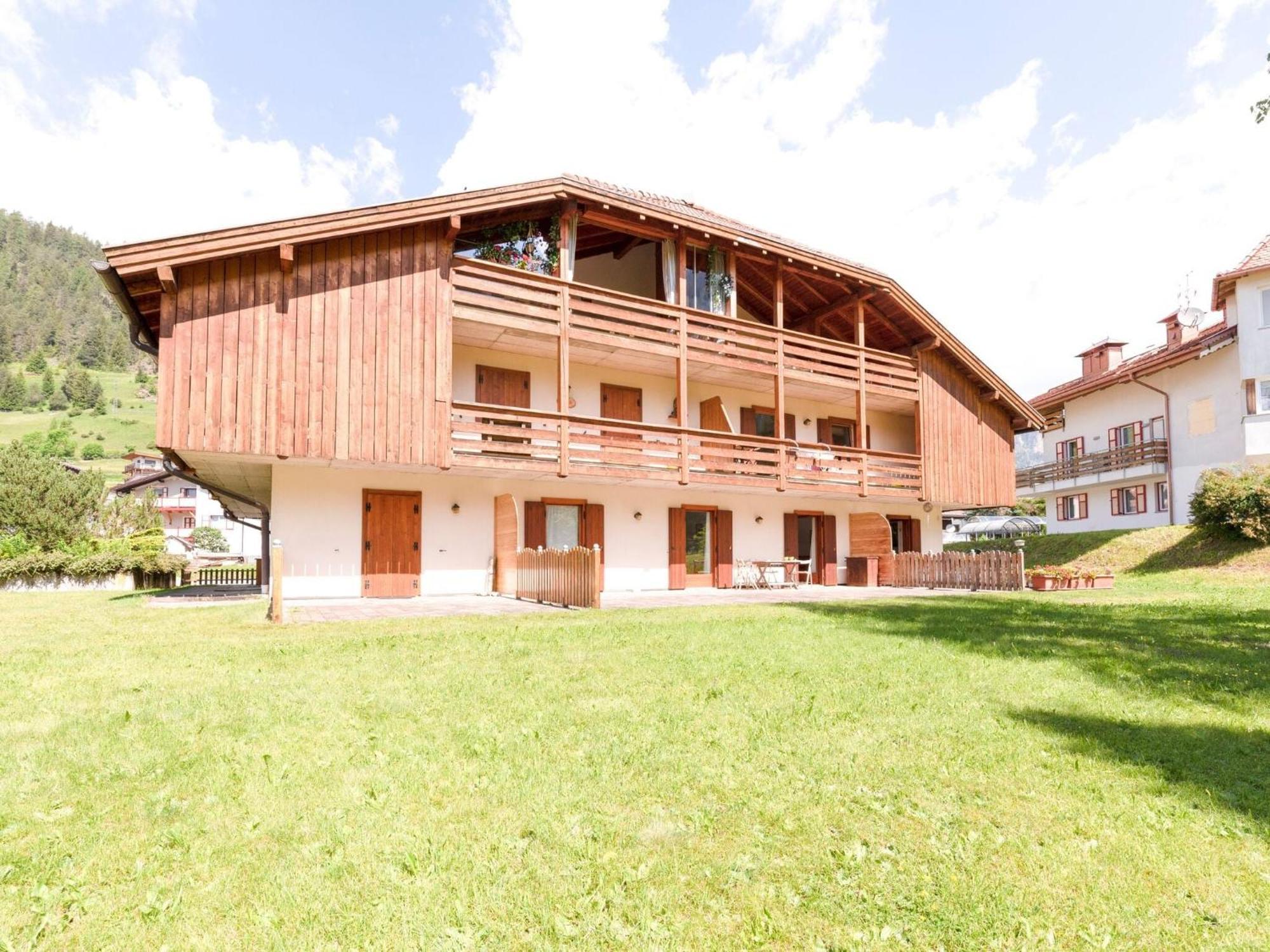 Spacious Chalet With Garden Near Ski Area In Tyrol Pozza di Fassa Esterno foto