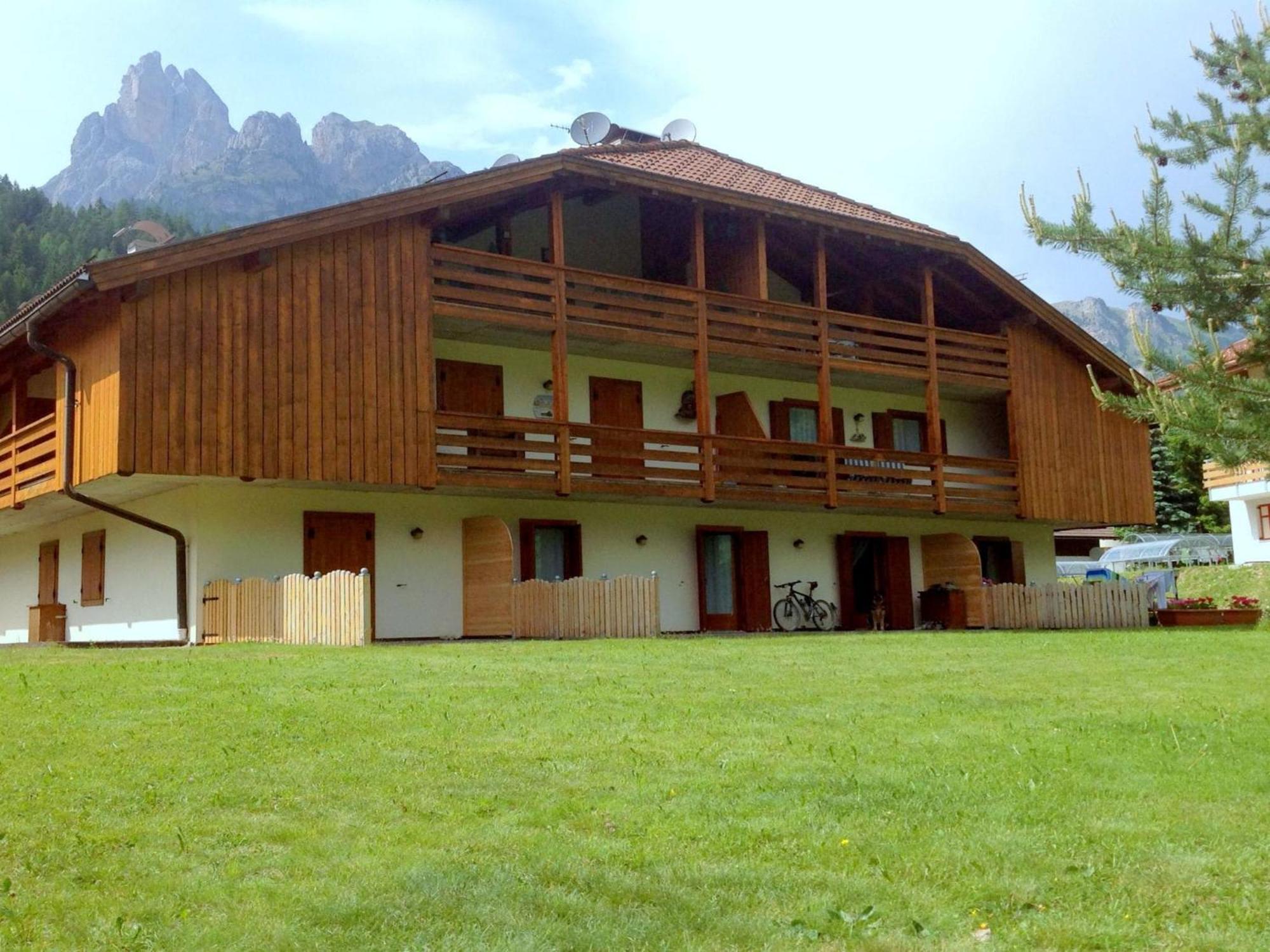 Spacious Chalet With Garden Near Ski Area In Tyrol Pozza di Fassa Esterno foto